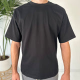 Einfaches schwarzes T-Shirt