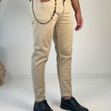 JEANS BEIGE CON CATENA