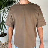 Einfaches braunes T-Shirt