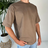 Einfaches braunes T-Shirt